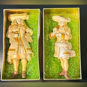 Pair of Vintage Style Cavalier hard plastic Figurine Ornaments in Cream and Gold